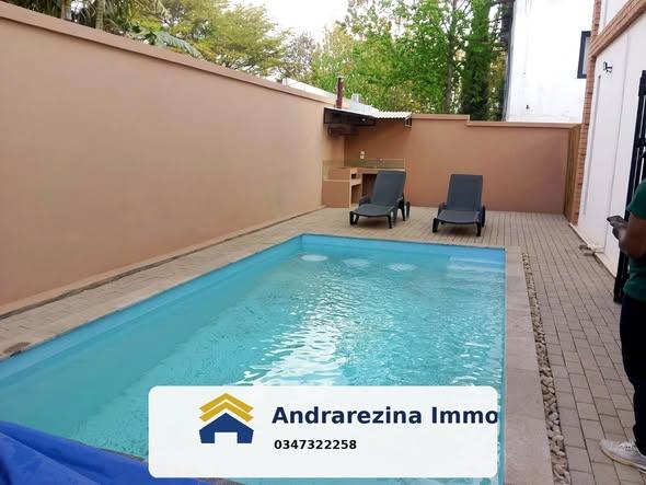 Maison 4 ch. à louer — Amboditsiry - photo 4