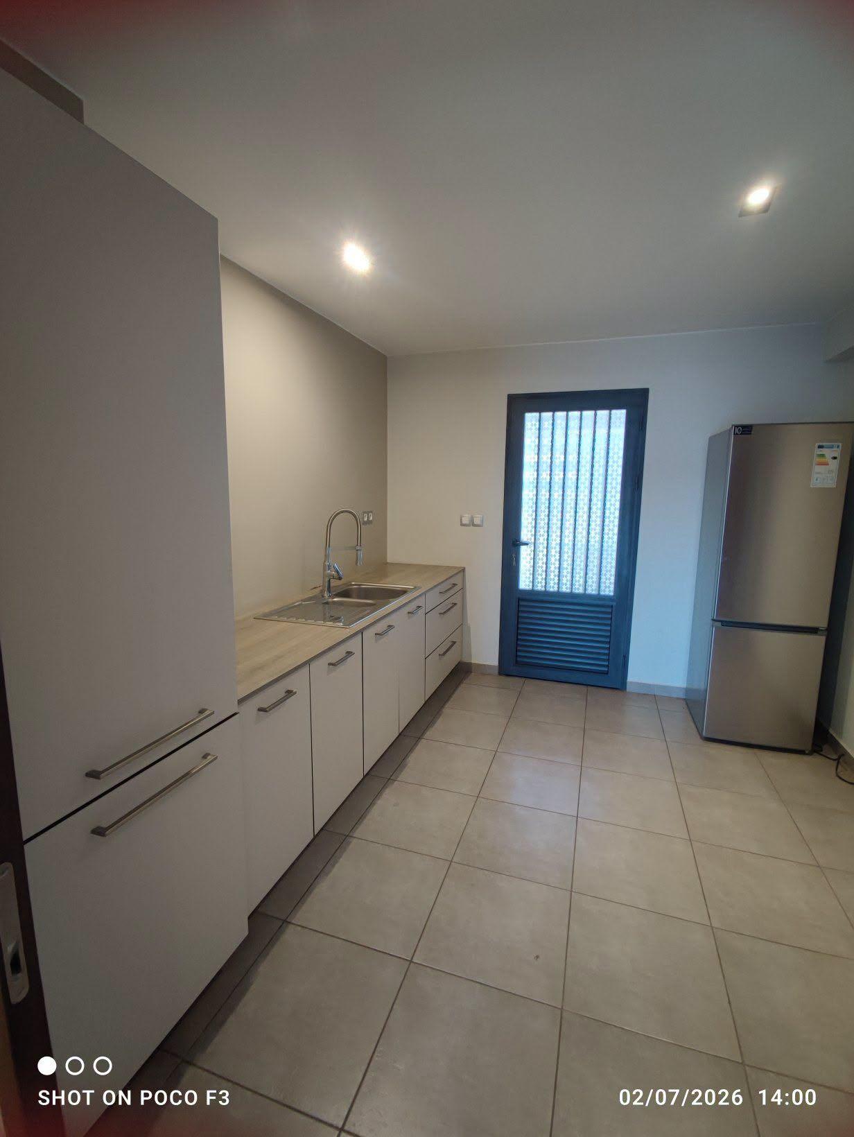 Location · Appartement T3 avec piscine et jardin · Marais Masay, Antananarivo - photo 3