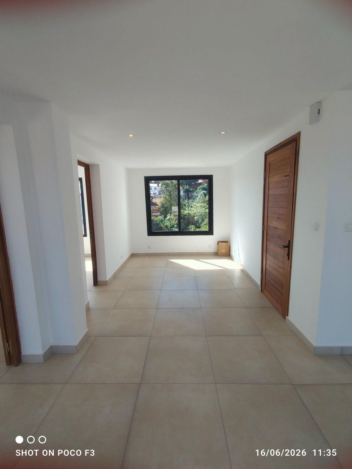 Location · Bureau avec terrasse panoramique · Andrainarivo, Antananarivo - photo 2