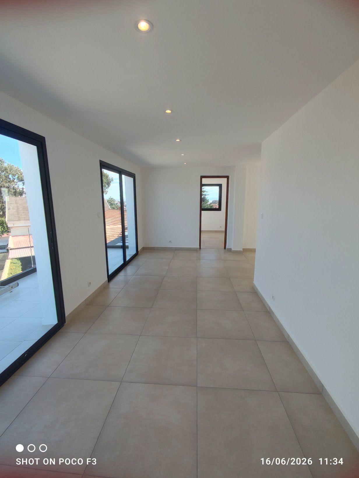 Location · Bureau avec terrasse panoramique · Andrainarivo, Antananarivo - photo 8