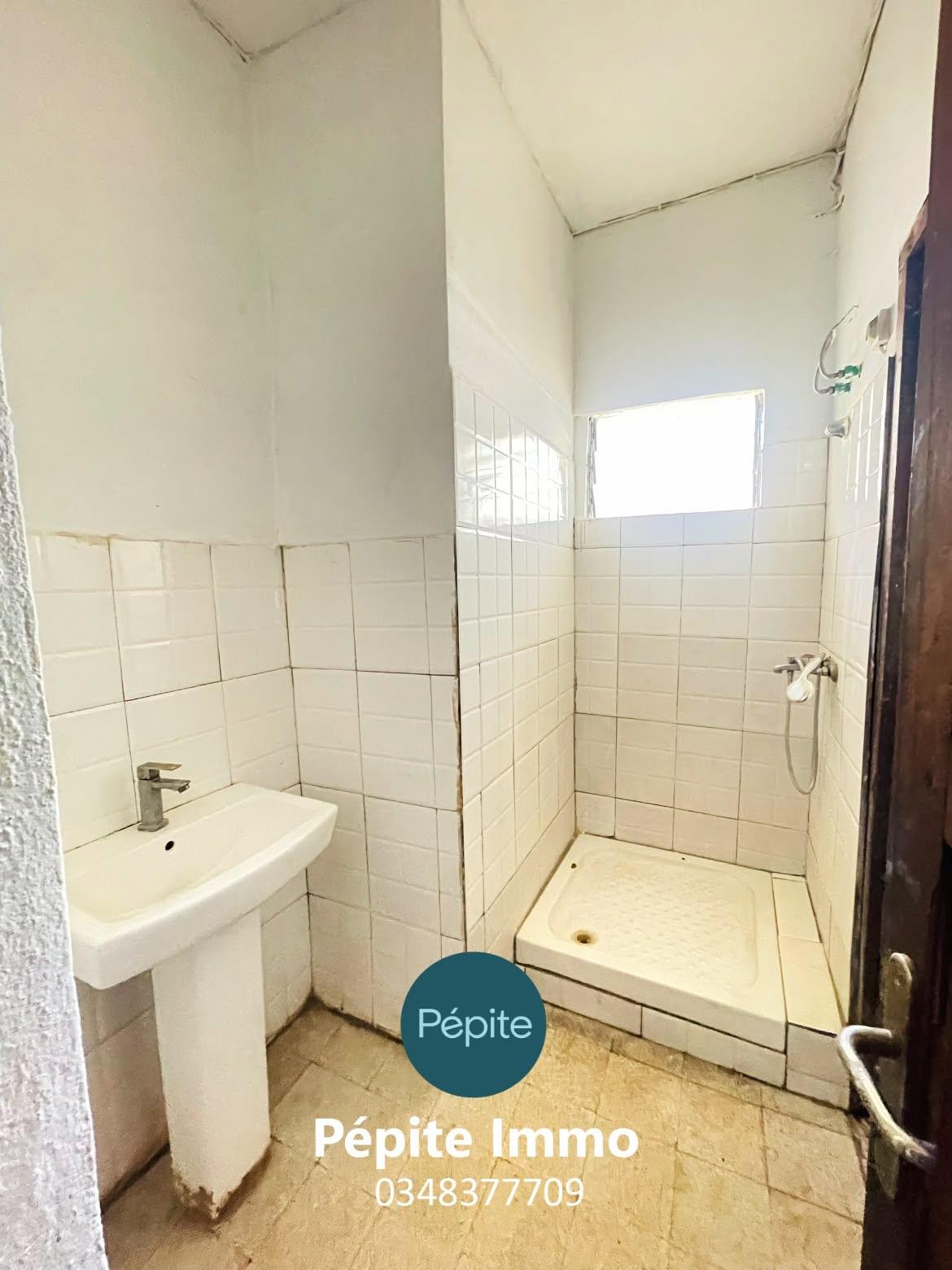 Location · Appartement RDC avec grande terrasse · Mahabo Andoharanofotsy, Antananarivo - photo 3