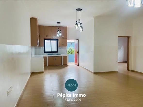 Location · Appartement T3 avec garage · Iavoloha, Antananarivo - photo 2