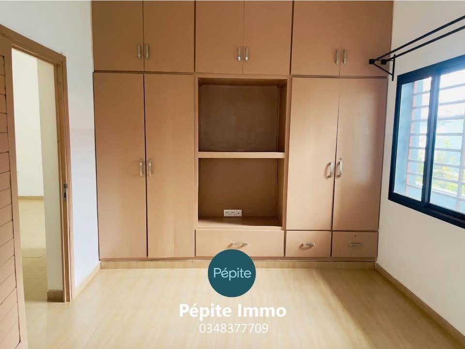 Location · Appartement T3 avec garage · Iavoloha, Antananarivo - photo 3