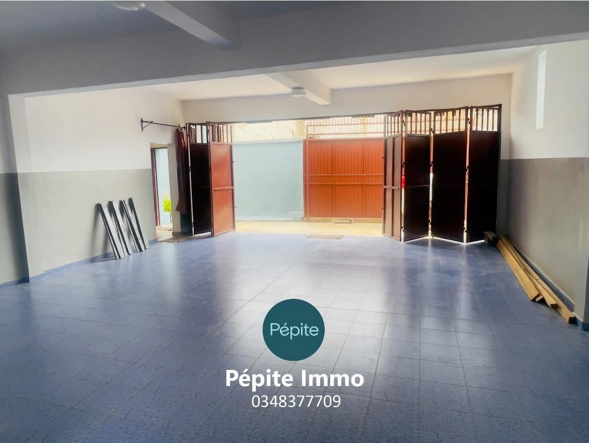 Location · Appartement T3 avec garage · Iavoloha, Antananarivo - photo 6