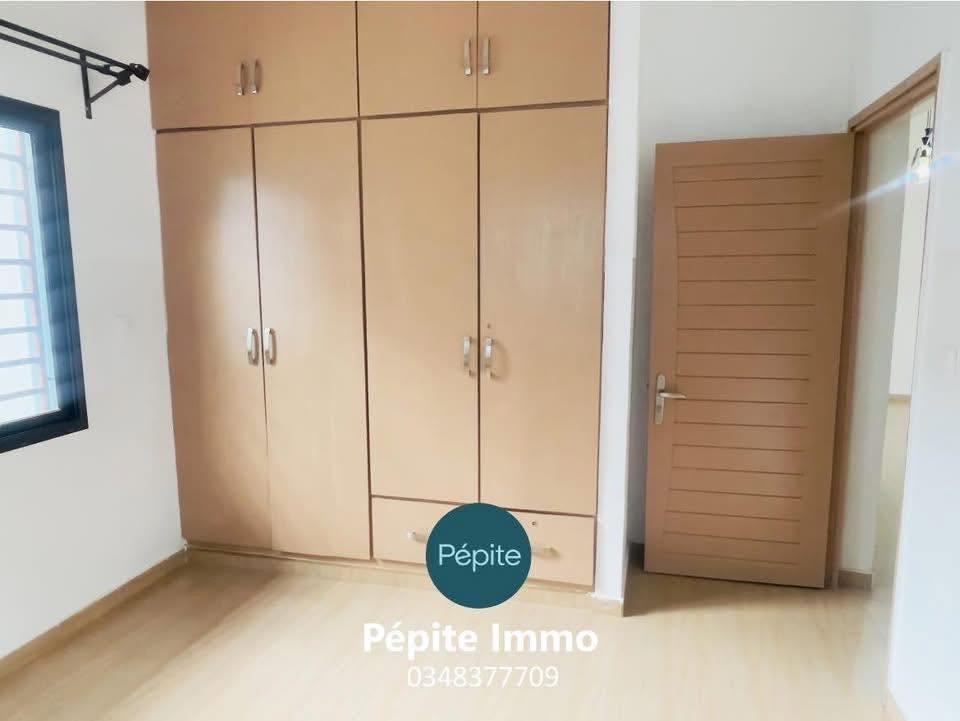 Location · Appartement T3 avec garage · Iavoloha, Antananarivo - photo 7