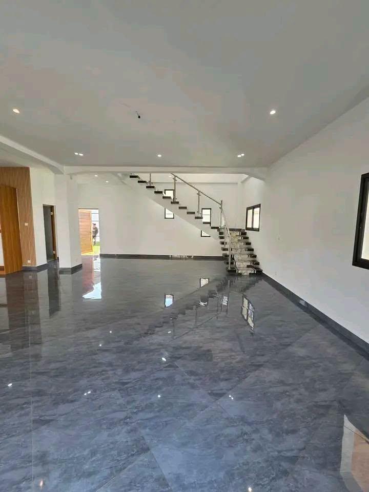 Villa 4 chambres 240 m² à vendre — Faliarivo Ampitatafika, Antananarivo - photo 3