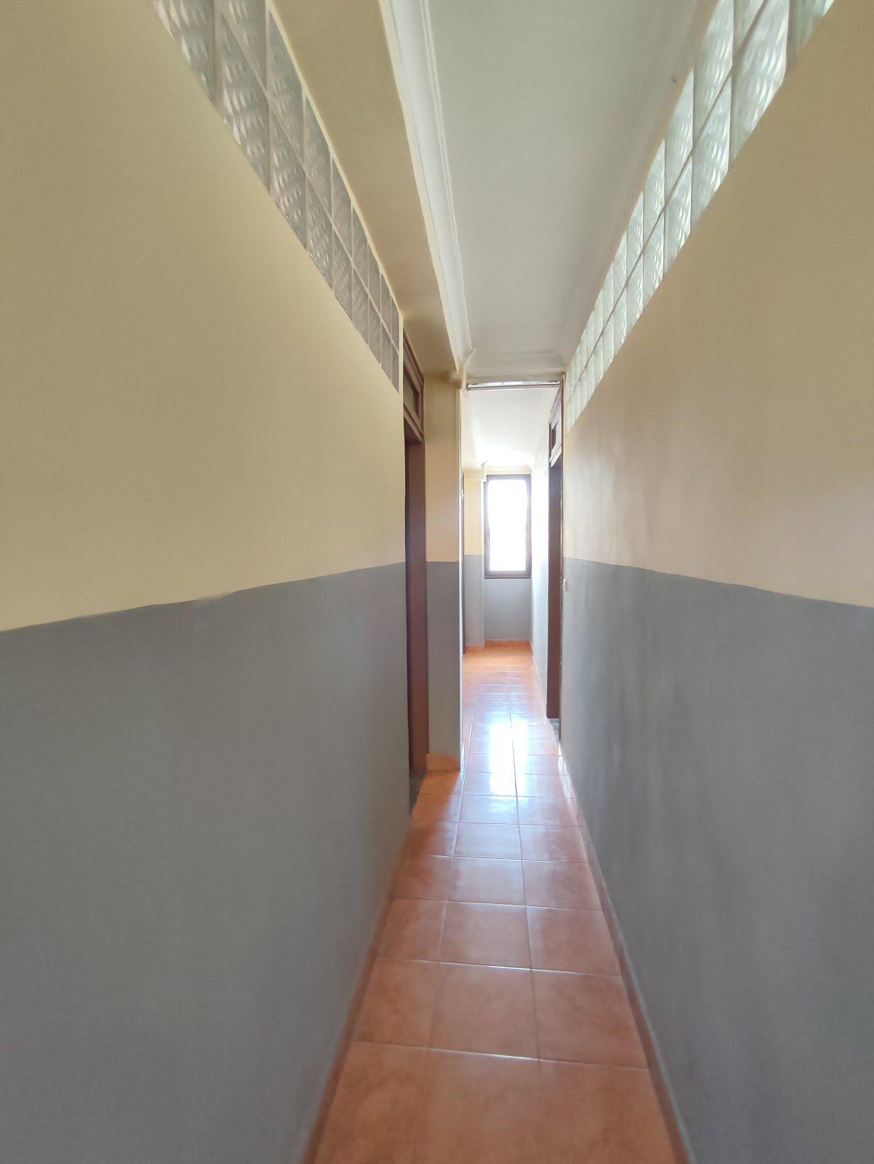 Location · Bureaux 14 pièces en plein centre-ville · Tsaralalana, Antananarivo - photo 1
