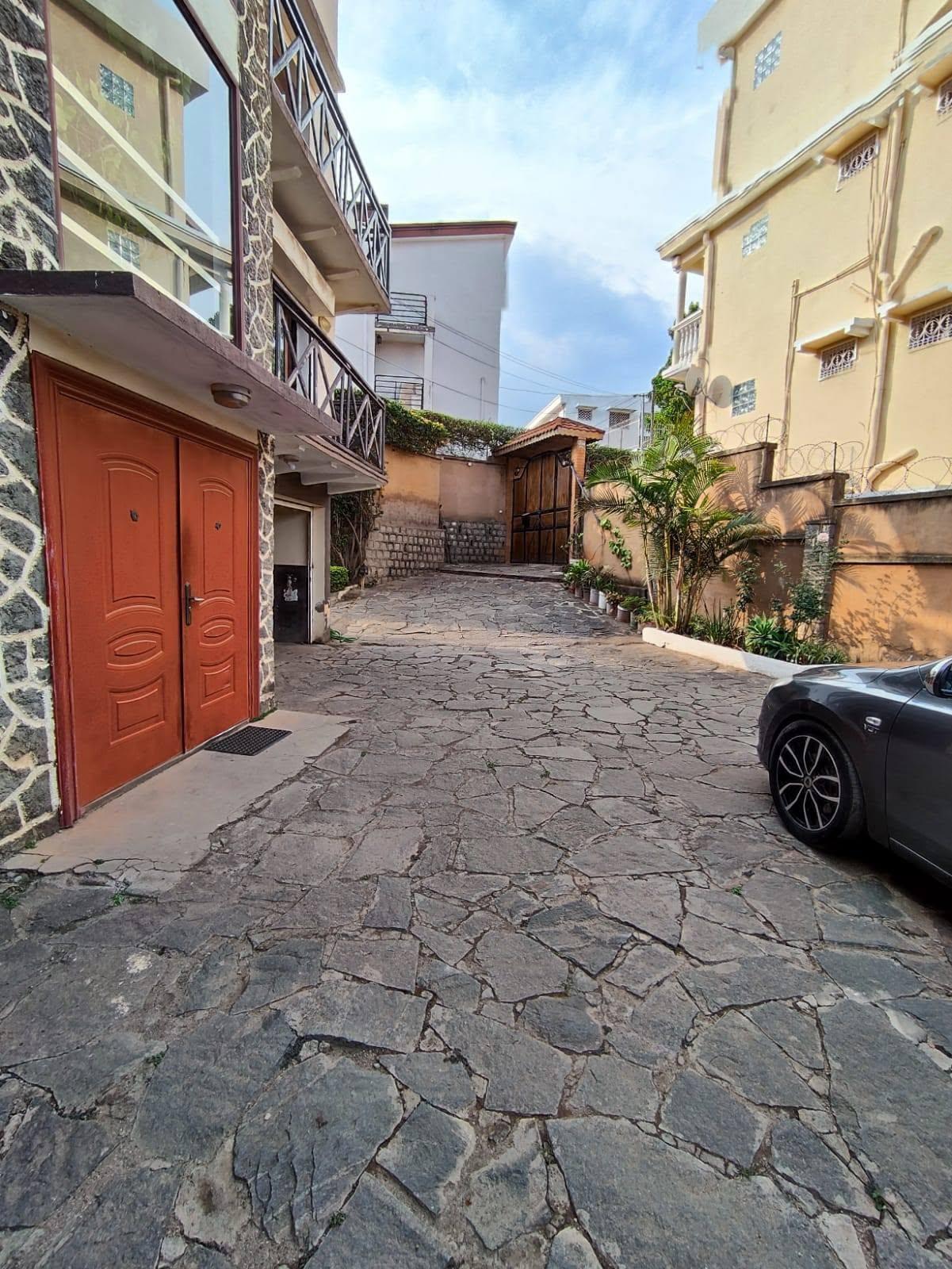 Location · Studios meublés (Jirama inclus) · Mahazoarivo, Antananarivo - photo 7