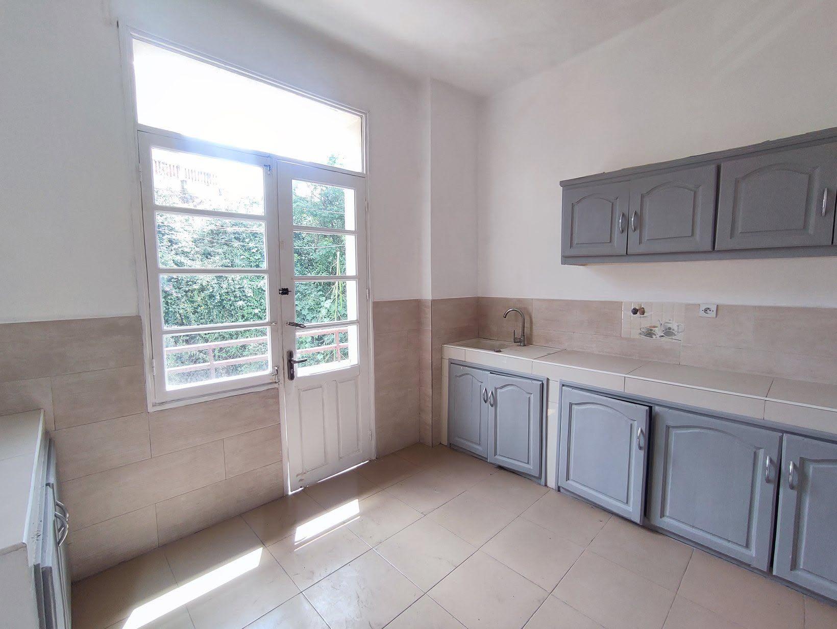 Location · Appartement 3 chambres (habitation ou bureau) · Antsahabe, Antananarivo - photo 1