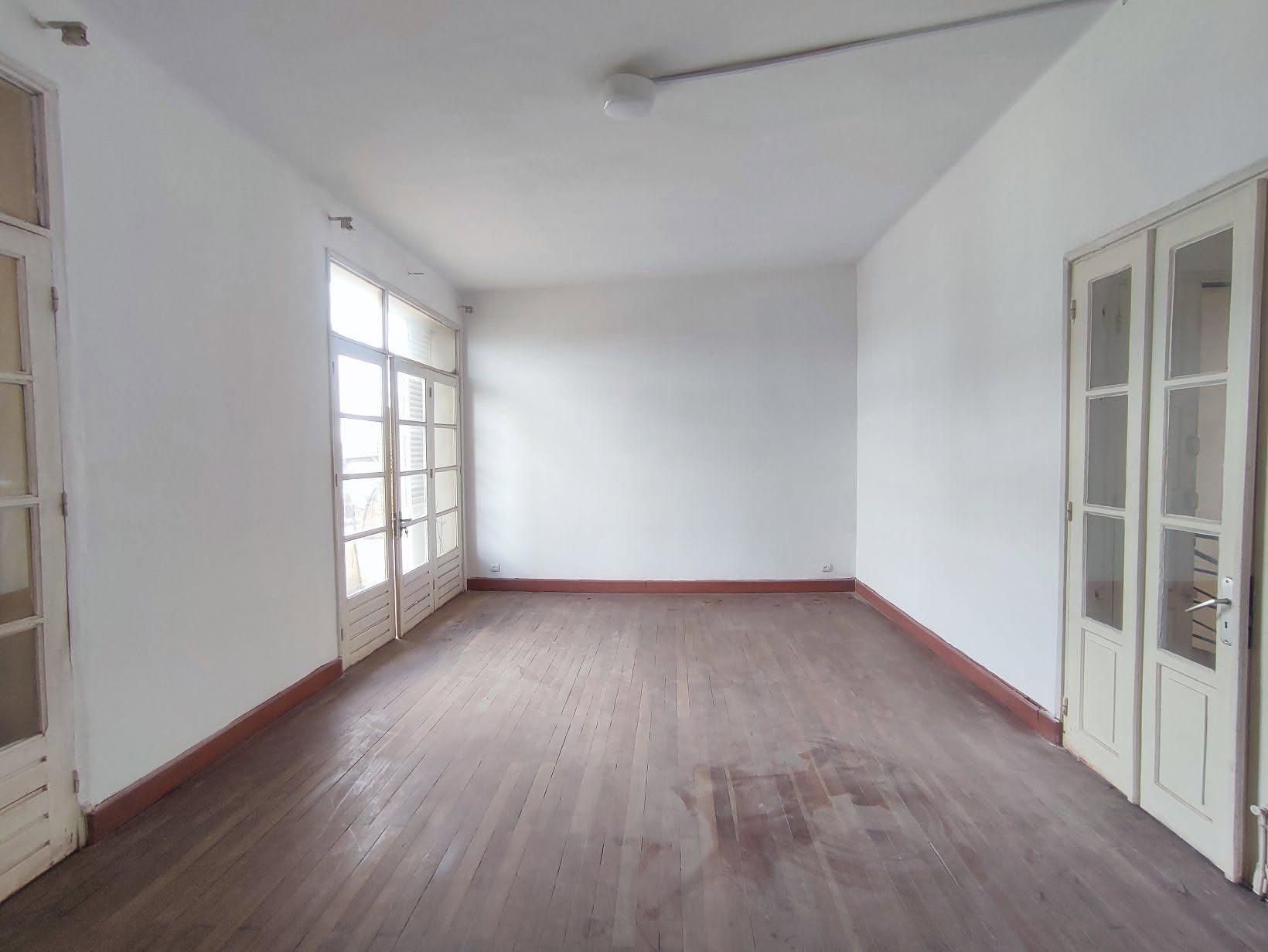 Location · Appartement 3 chambres (habitation ou bureau) · Antsahabe, Antananarivo - photo 2