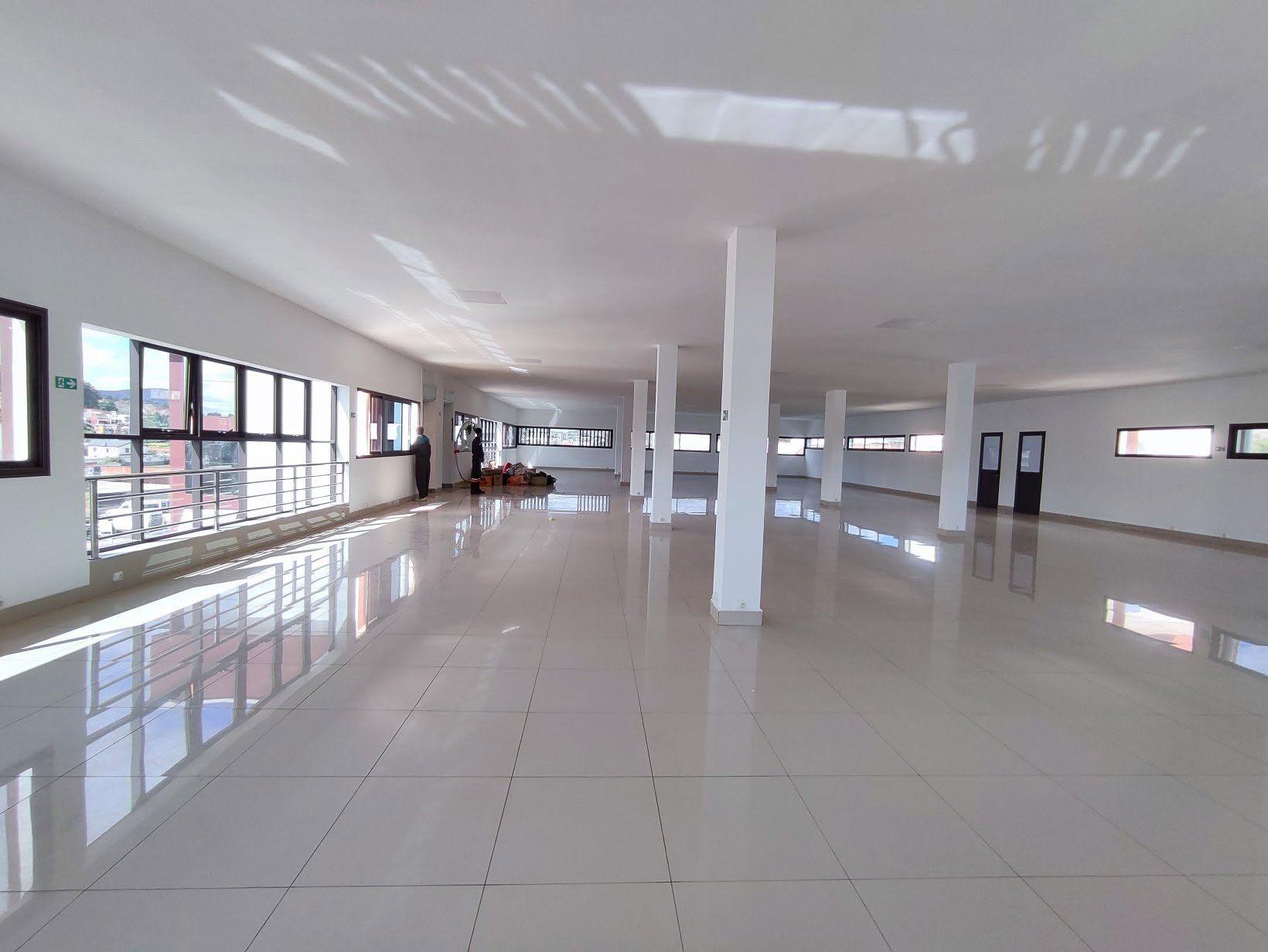 Location · Bureau open space 500 m² · Iavoloha, Antananarivo - photo 1