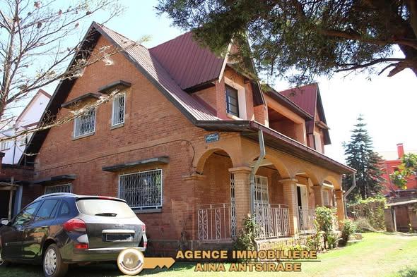 Maison 4 ch. à louer — Miaramasoandro - photo 2
