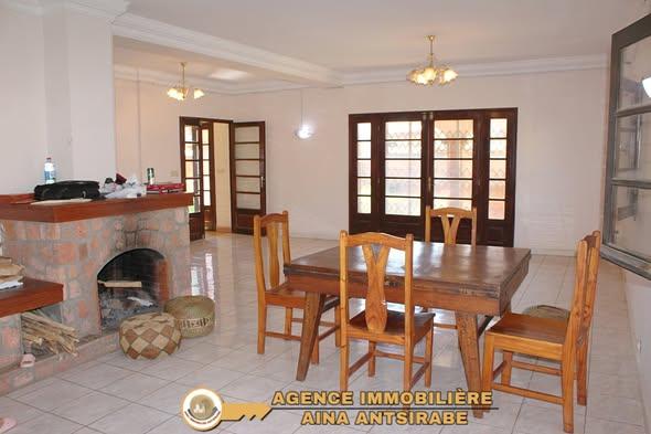 Maison 4 ch. à louer — Miaramasoandro - photo 3