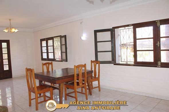 Maison 4 ch. à louer — Miaramasoandro - photo 4