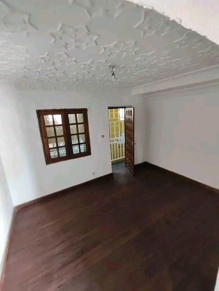 Location · Étage 4 pièces bord de route (70 m²) · Avaradoha, Antananarivo - photo 1