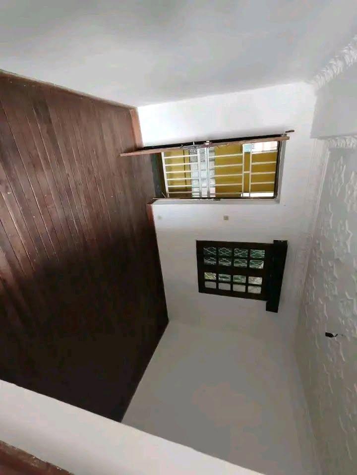 Location · Étage 4 pièces bord de route (70 m²) · Avaradoha, Antananarivo - photo 4
