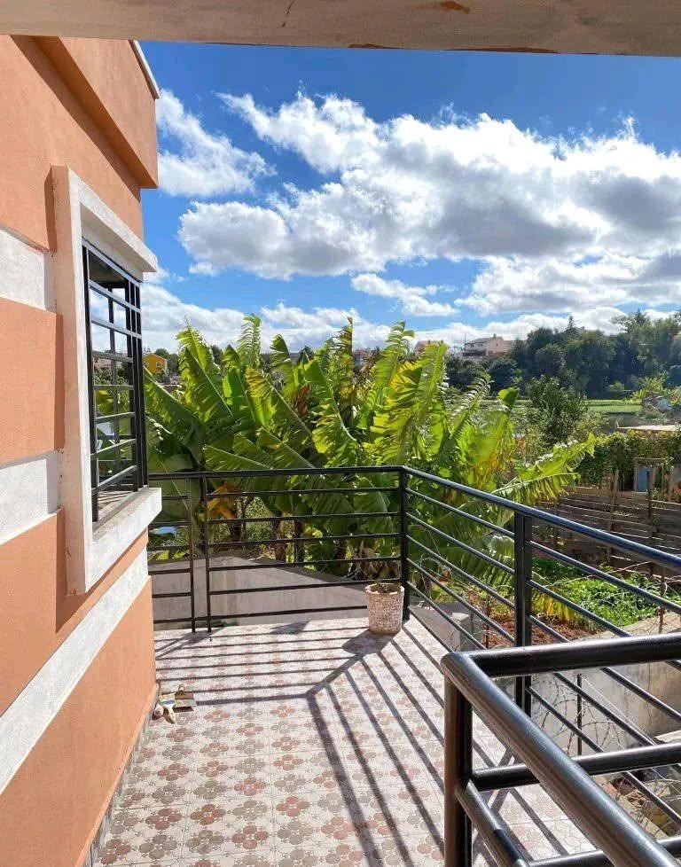Location · Maison en étage 2 chambres · Andranomena, Antananarivo - photo 2