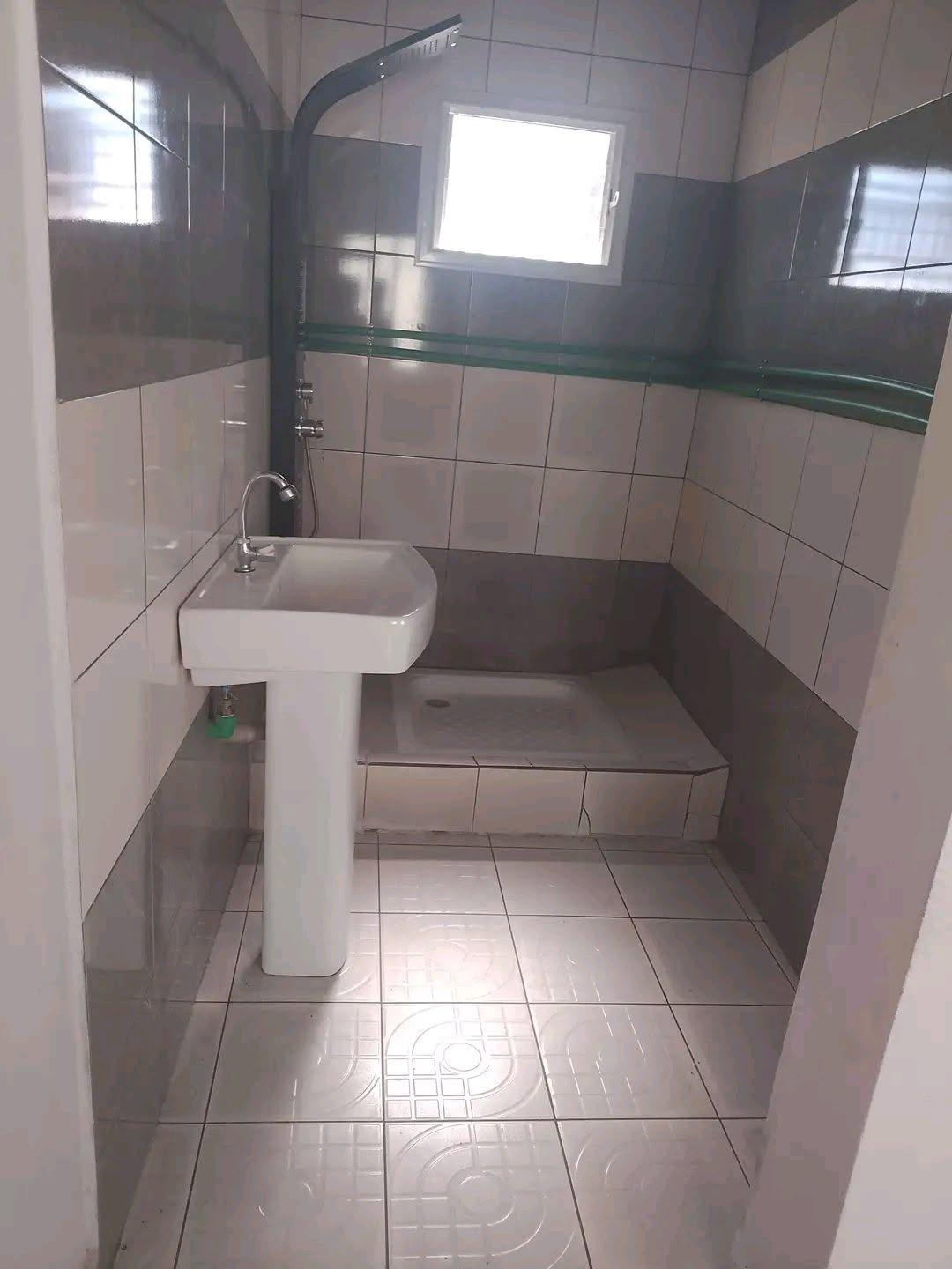 Location · Maison en étage 2 chambres · Andranomena, Antananarivo - photo 8