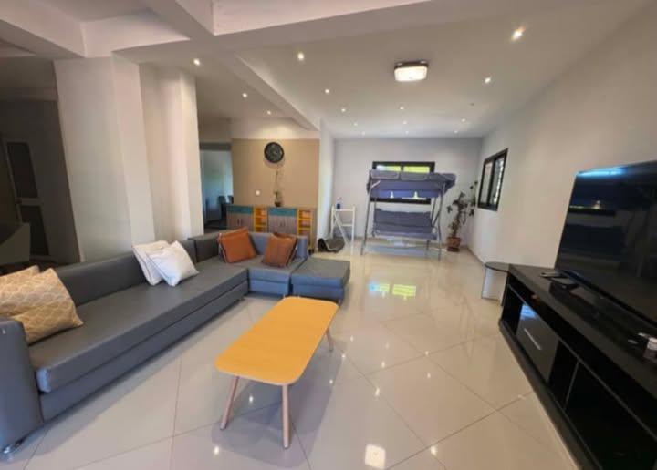 Location · Villa moderne 4 chambres bord de route · Antehiroka, Antananarivo - photo 1