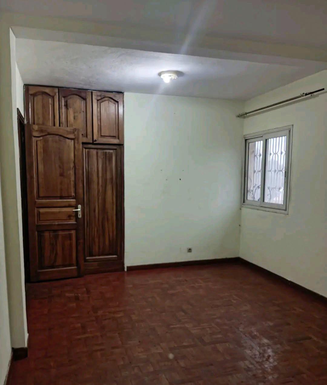 Location · Appartement T4 (1er étage) bord de route · Talatamaty, Antananarivo - photo 4