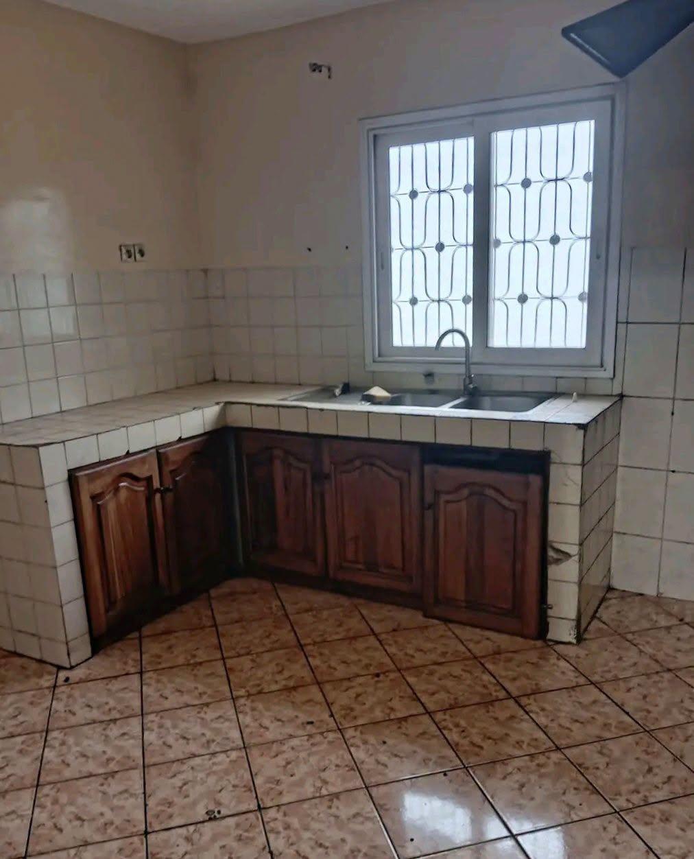 Location · Appartement T4 (1er étage) bord de route · Talatamaty, Antananarivo - photo 5