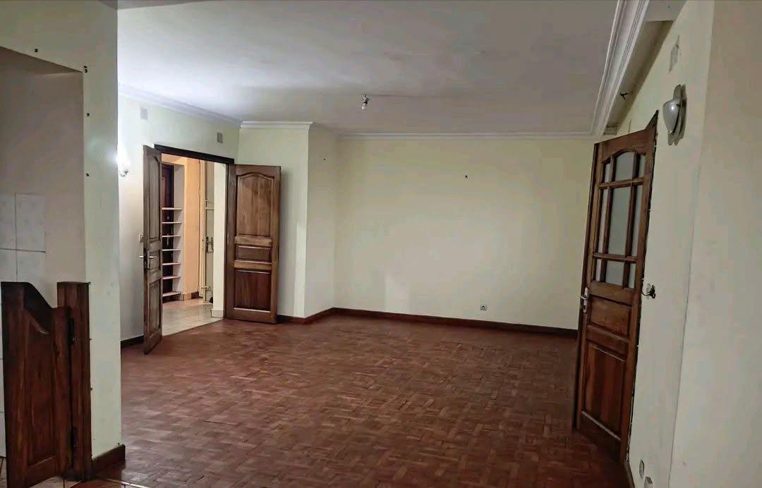 Location · Appartement T4 (1er étage) bord de route · Talatamaty, Antananarivo - photo 6