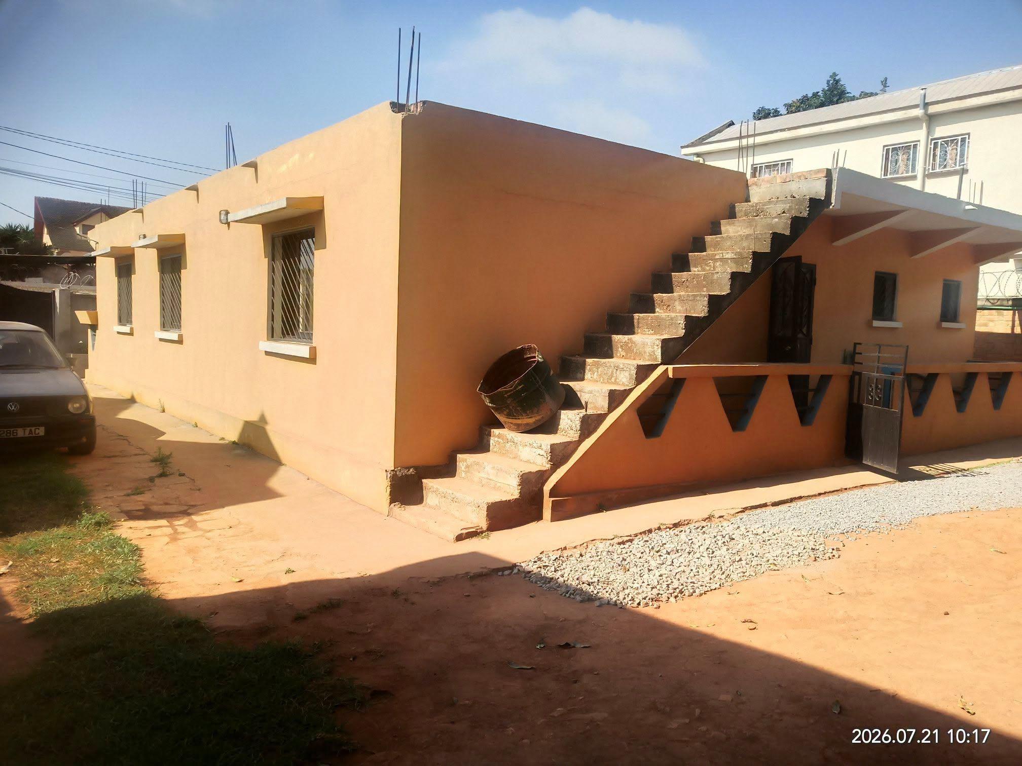 Location · Villa basse 3 chambres + dépendance · Ambohibao, Antananarivo - photo 1