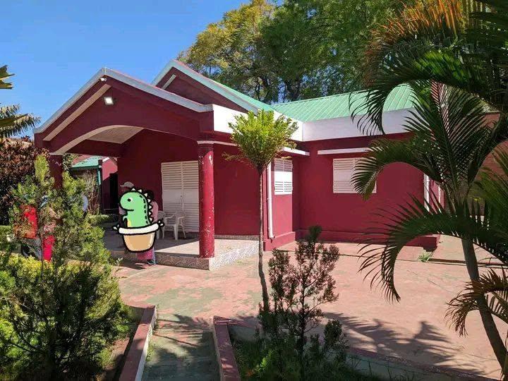 Location · Villa basse 3 chambres avec jardin · Iavoloha, Antananarivo - photo 1