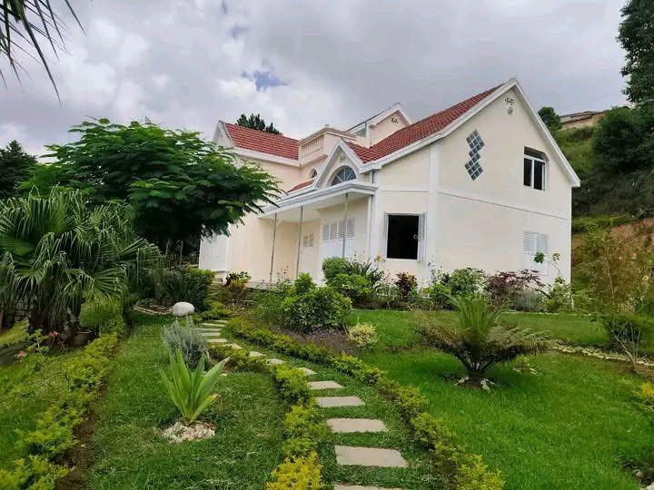 Location · Villa F7 avec grand jardin · Ambohimangakely, Antananarivo - photo 1