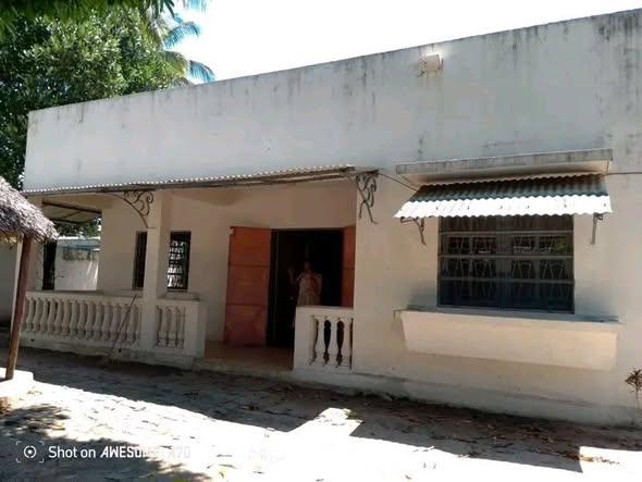 Maison 3 ch. à louer — Ambohijafy - photo 1