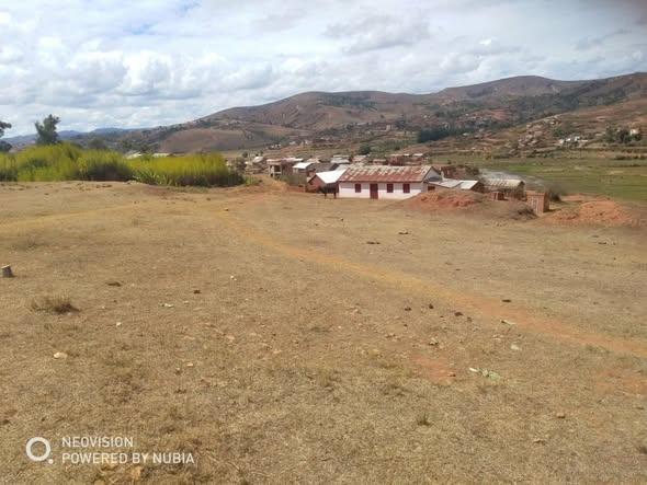 Terrain 30 000 m² à vendre — Ambohijanaka - photo 2