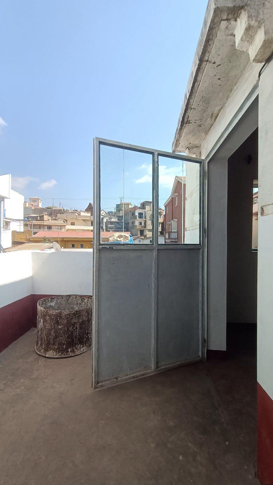 Location · Appartement T3 duplex · Nanisana, Antananarivo - photo 3