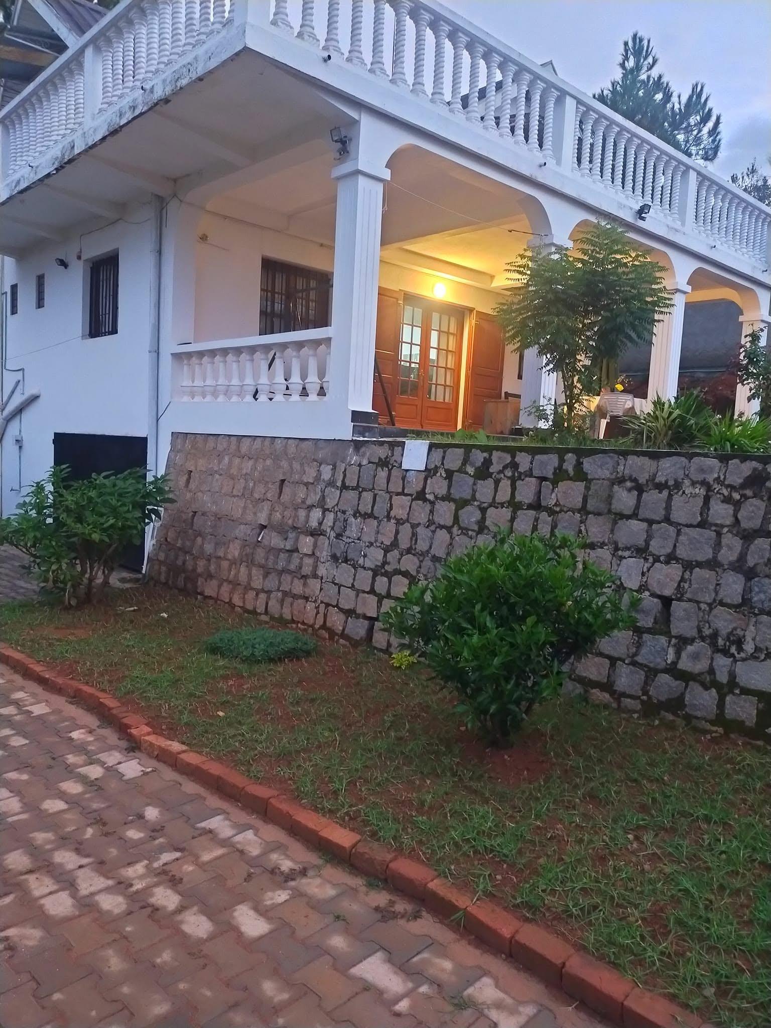 Location · Villa F4 · Lazaina, Antananarivo - photo 2