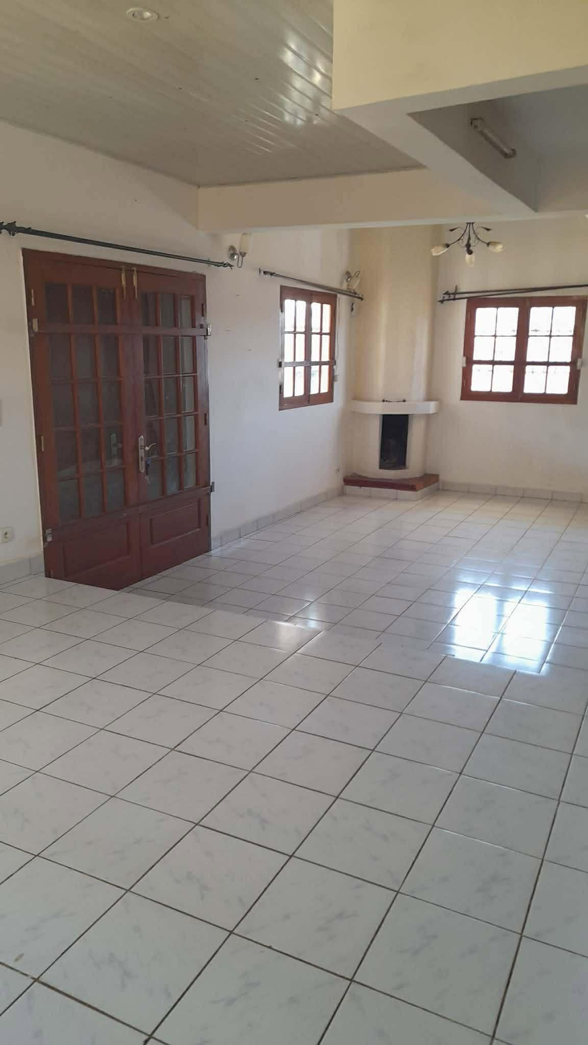 Location · Villa F4 · Lazaina, Antananarivo - photo 6