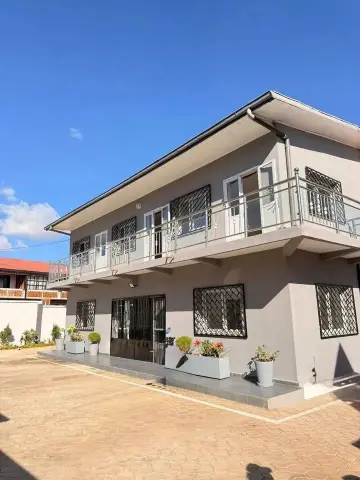 Maison 5 ch. à louer Talatamaty — 8 000 000 Ar | Fonenako