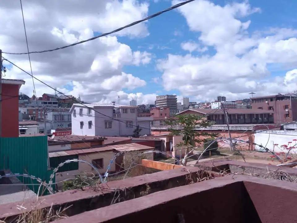 Location · Appartement duplex · Cité Ampefiloha, Antananarivo - photo 1