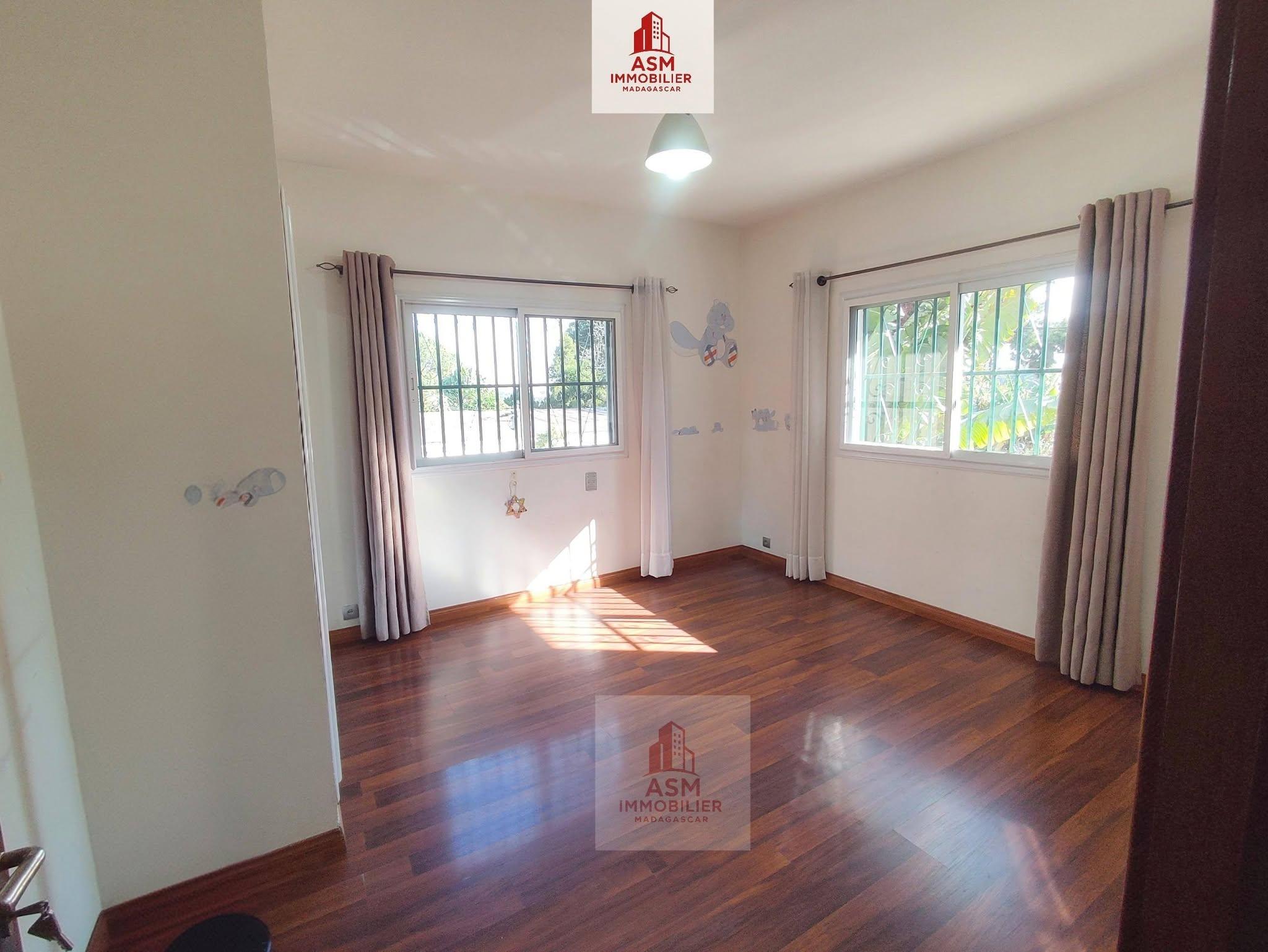 Location · Appartement T4 · Analamahitsy, Antananarivo - photo 2