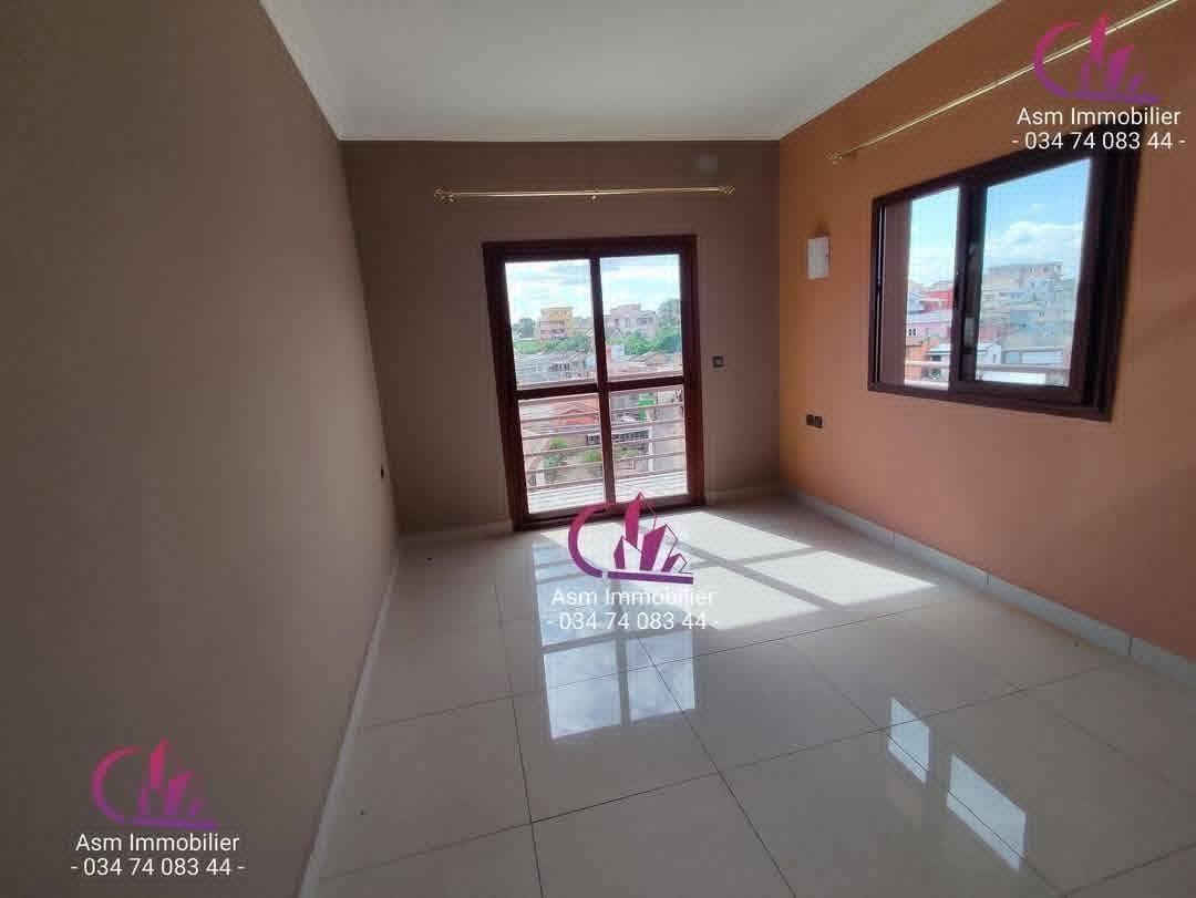 Location · Appartement T5 · Anosizato, Antananarivo - photo 1