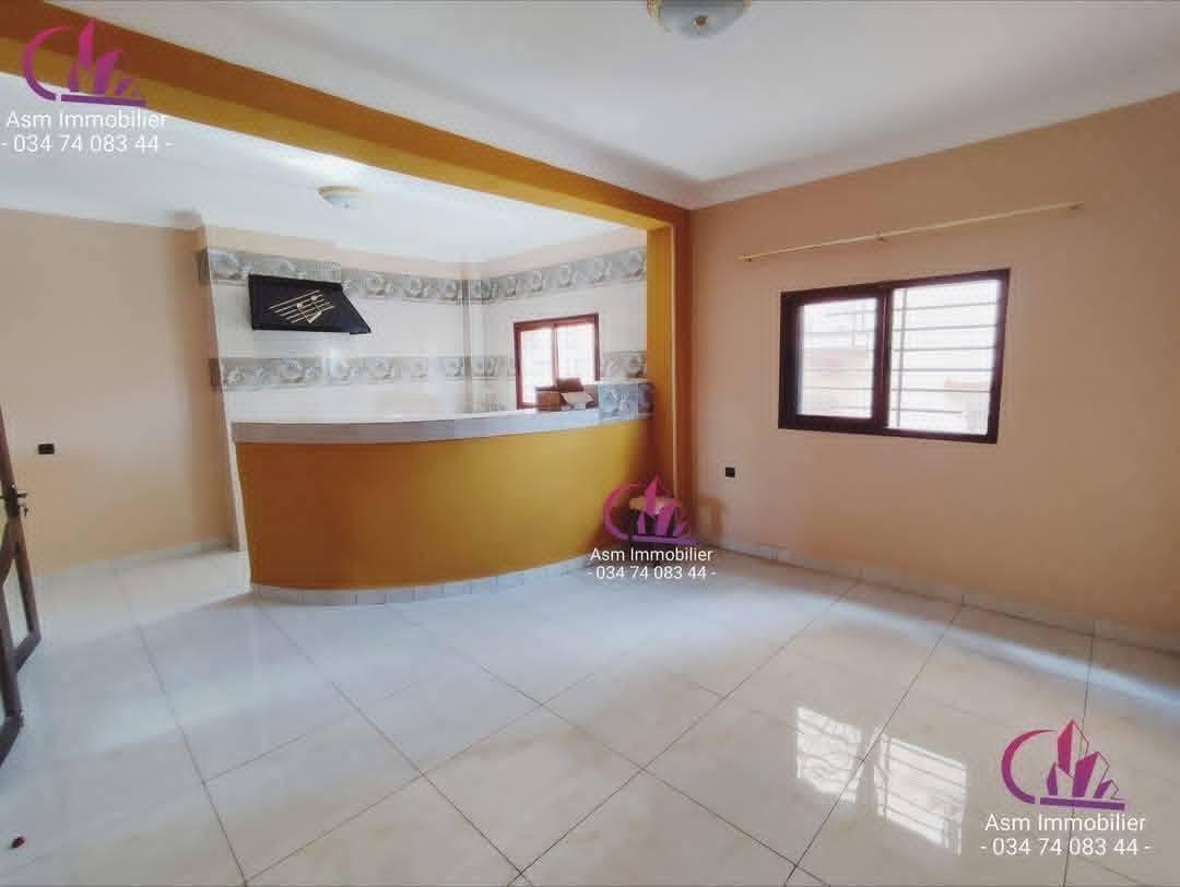 Location · Appartement T5 · Anosizato, Antananarivo - photo 3