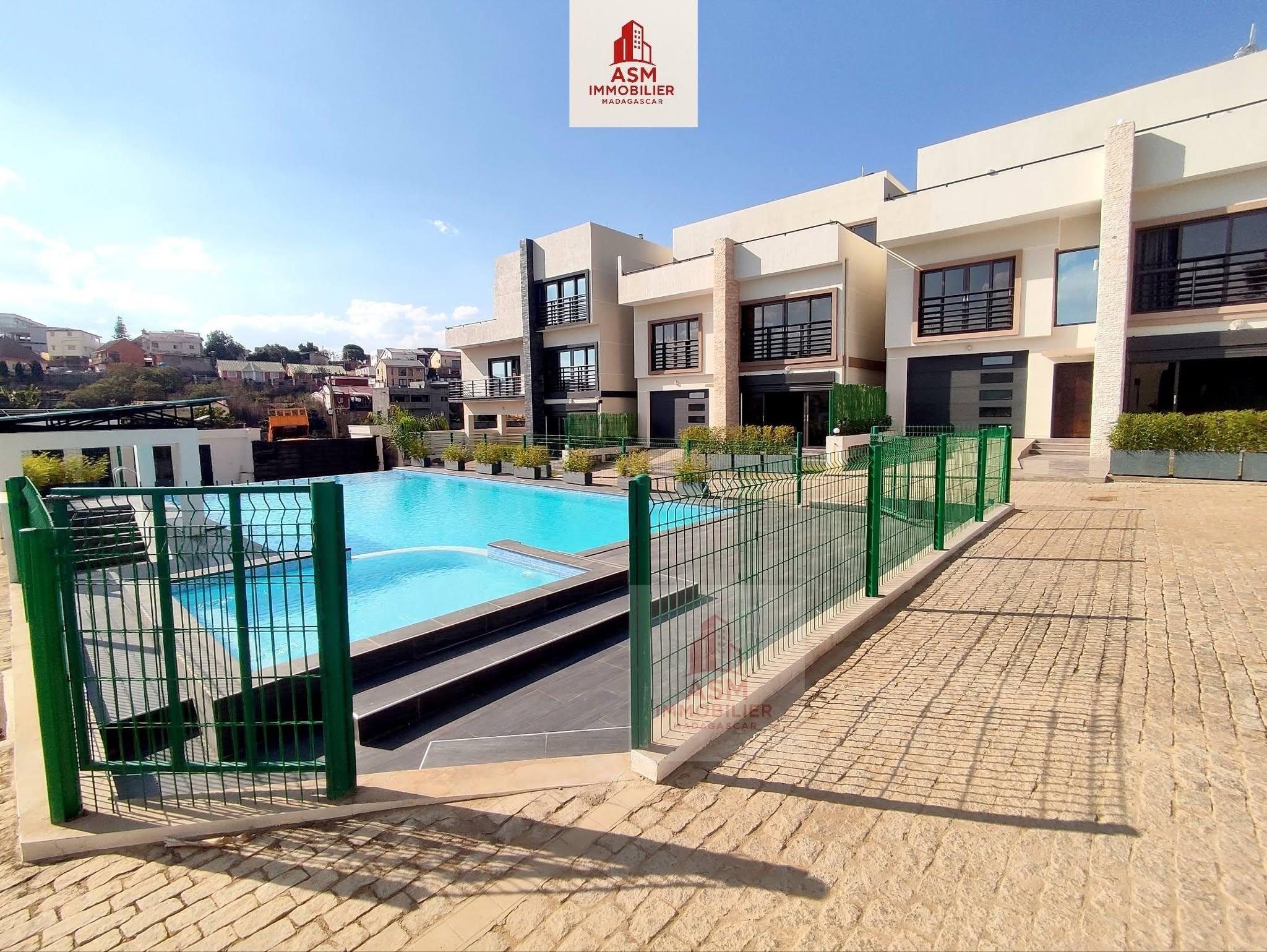 Location · Ensemble 3 villas de standing · Ambatobe, Antananarivo - photo 2