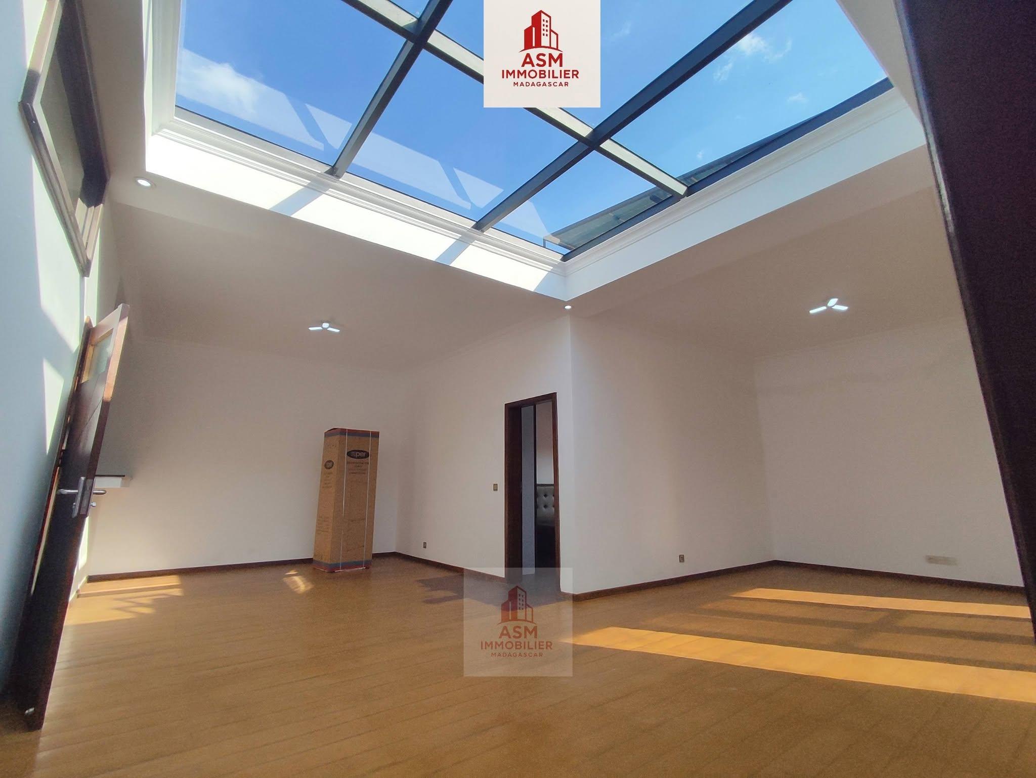Location · Ensemble 3 villas de standing · Ambatobe, Antananarivo - photo 5