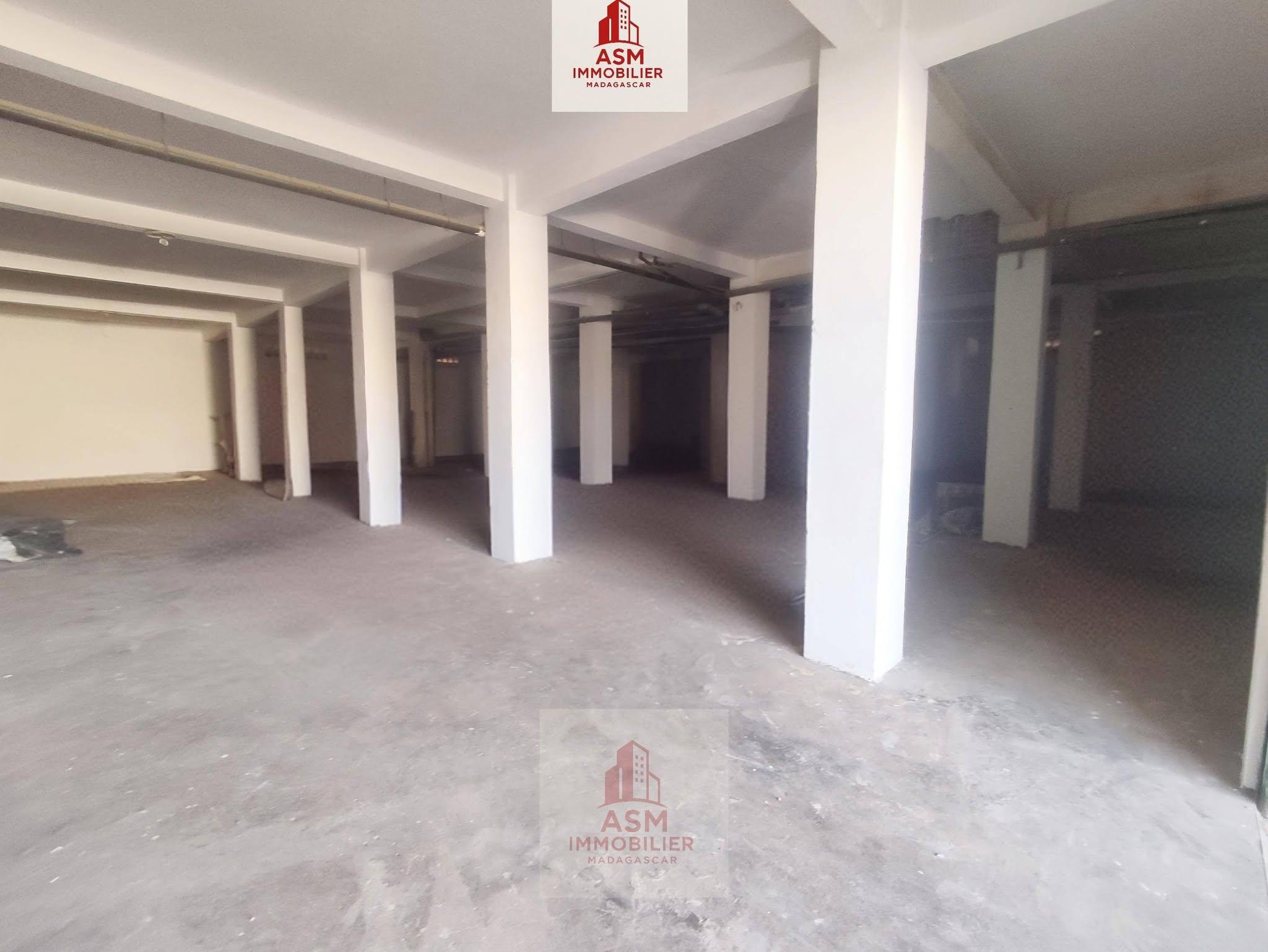 Location · Entrepôt 500 m² · Ivato, Antananarivo - photo 1