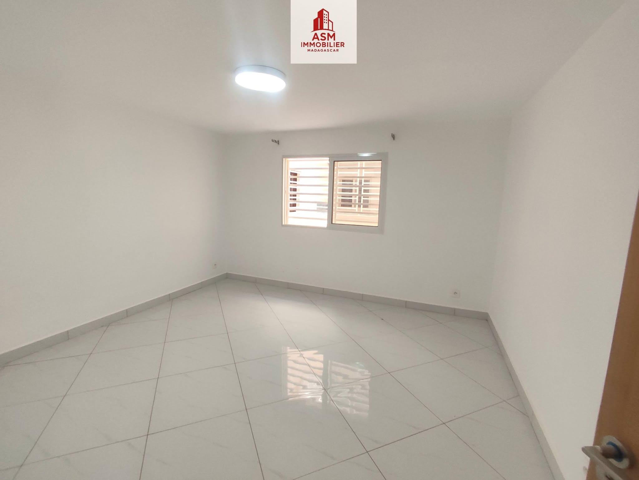 Location · Appartements T3/T4 neufs · Ambohibao, Antananarivo - photo 3