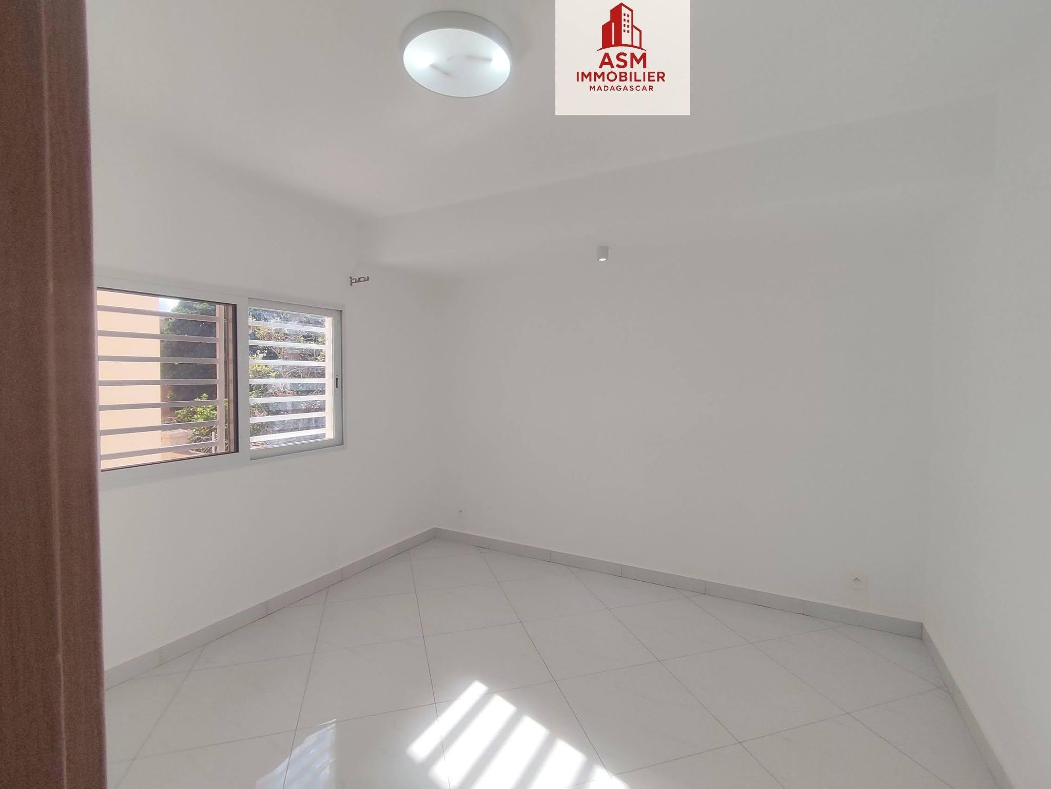 Location · Appartements T3/T4 neufs · Ambohibao, Antananarivo - photo 4