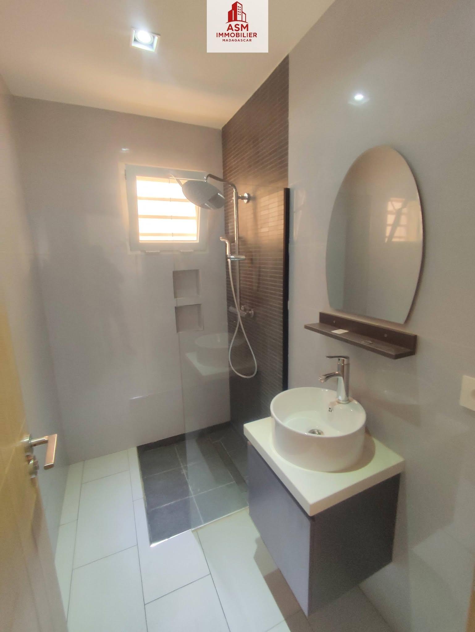 Location · Appartements T3/T4 neufs · Ambohibao, Antananarivo - photo 5