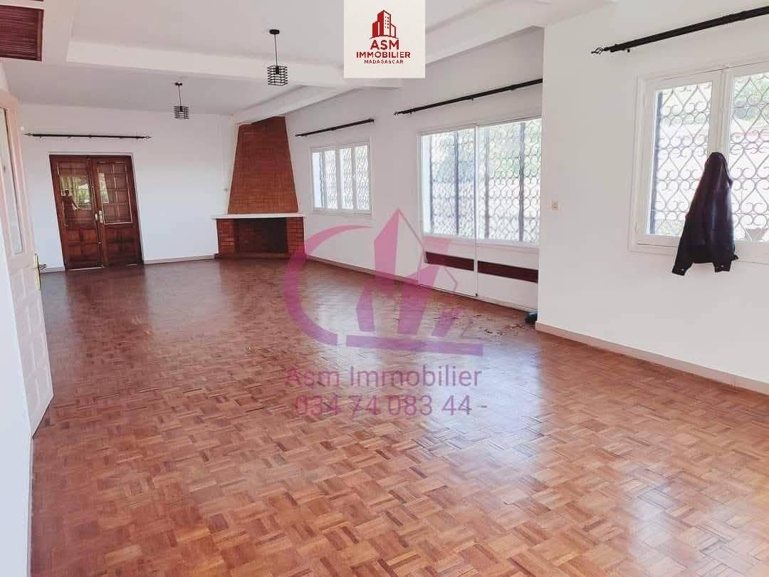 Location · Maison 2 étages · Ampandrana, Antananarivo - photo 3