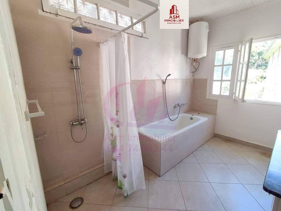 Location · Maison 2 étages · Ampandrana, Antananarivo - photo 8