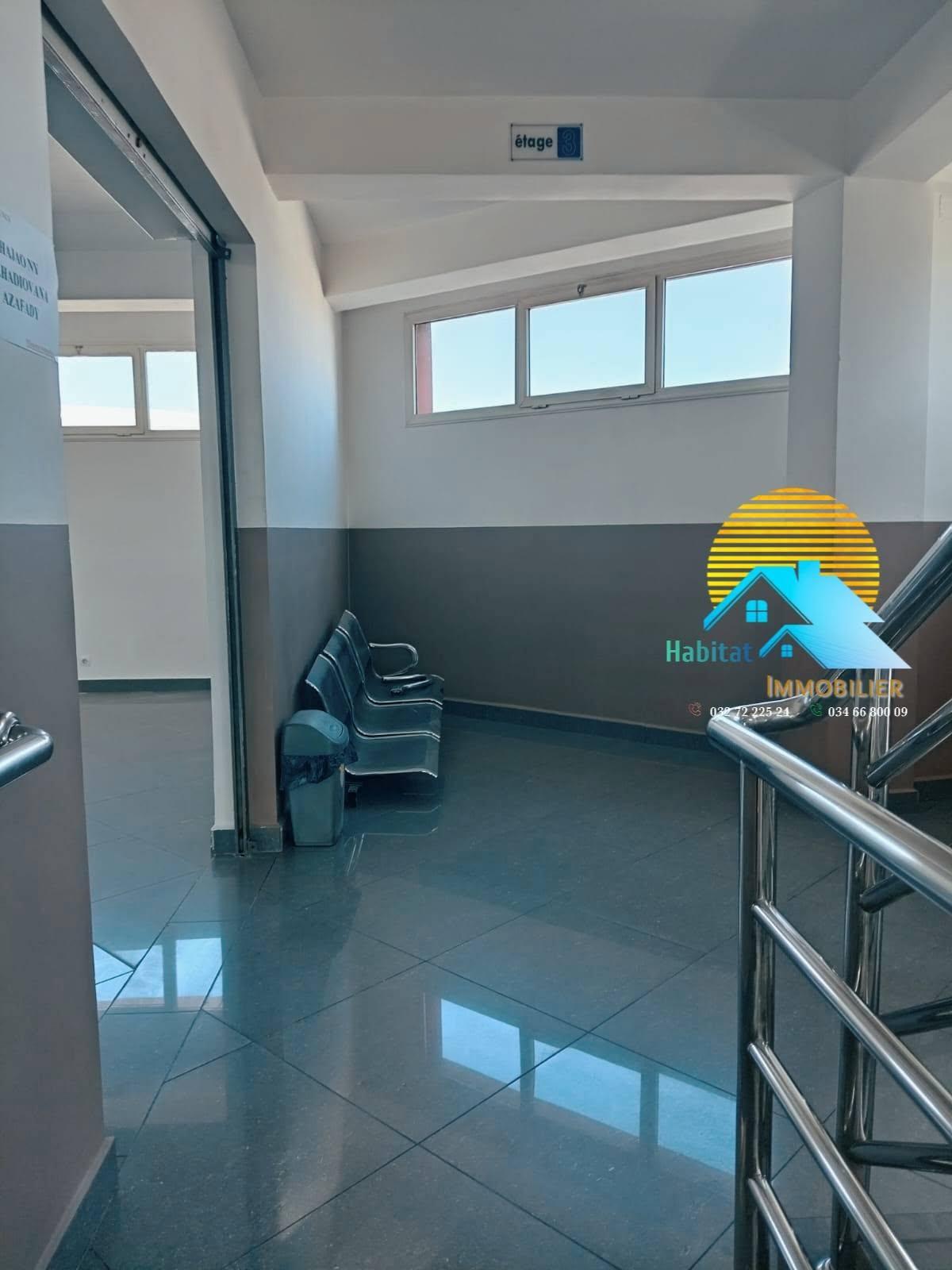 Location · Plateau de bureaux 155 m² · Andravoangy, Antananarivo - photo 1