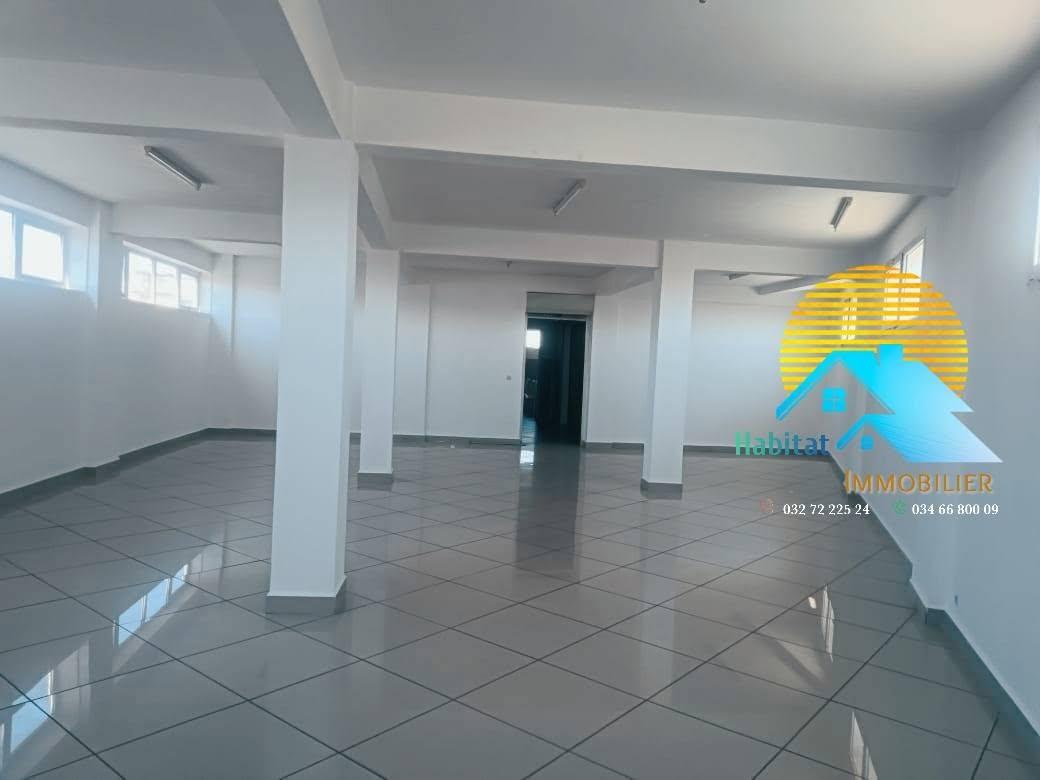 Location · Plateau de bureaux 155 m² · Andravoangy, Antananarivo - photo 2