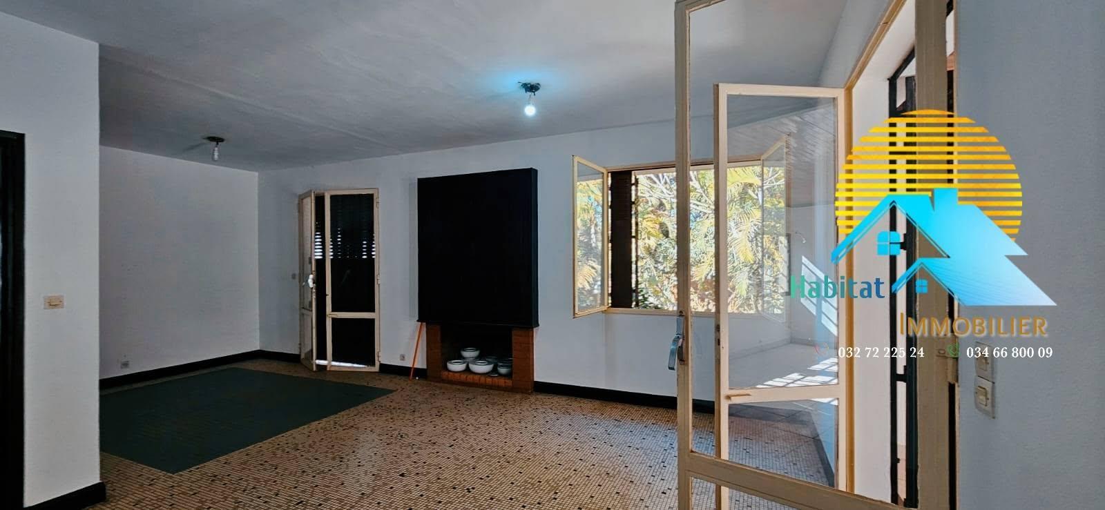 Location · Villa basse F5 · Ambatobe, Antananarivo - photo 1